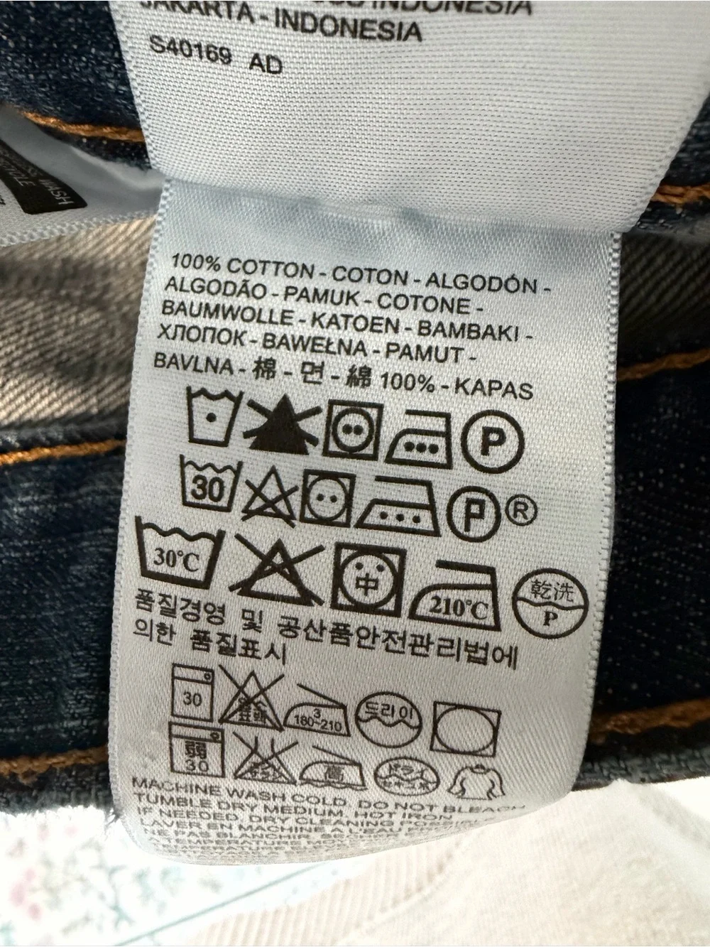 Levi's Straight-Leg Jeans in Medium Blue Wash